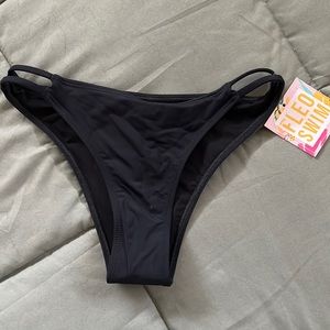 NWT* Fleo brand swimsuit bottoms - size small